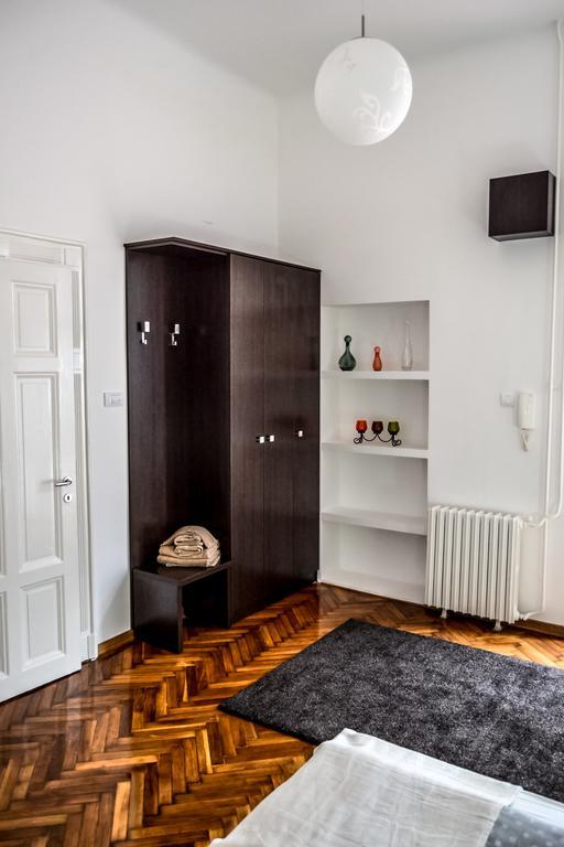 Modena Apartments Újvidék Szoba fotó