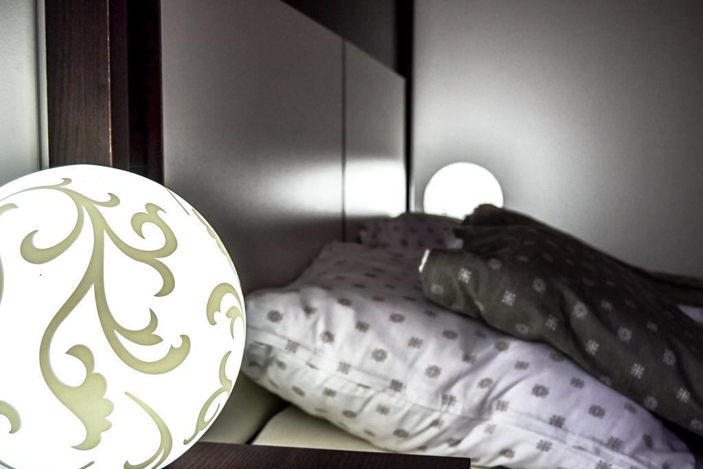 Modena Apartments Újvidék Szoba fotó