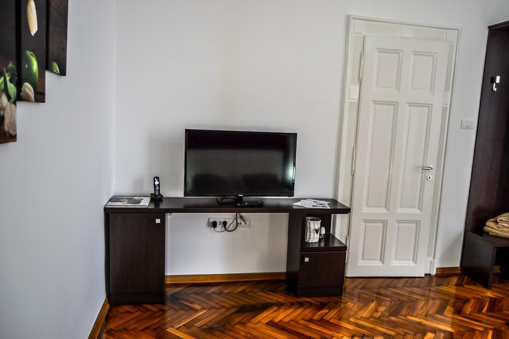 Modena Apartments Újvidék Szoba fotó