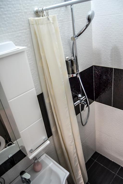 Modena Apartments Újvidék Szoba fotó
