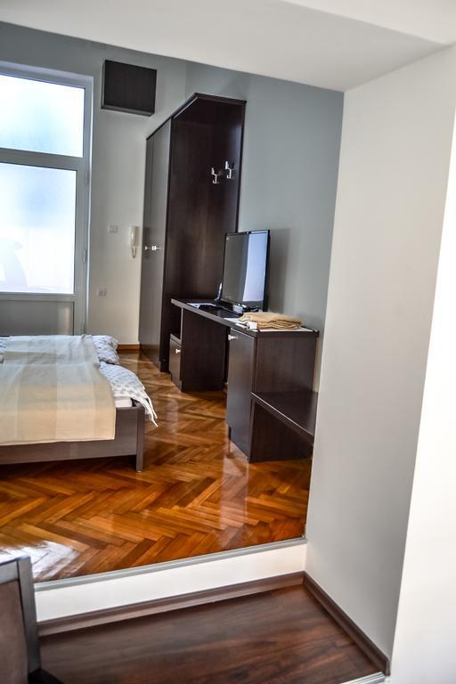 Modena Apartments Újvidék Szoba fotó