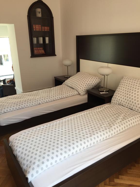 Modena Apartments Újvidék Szoba fotó